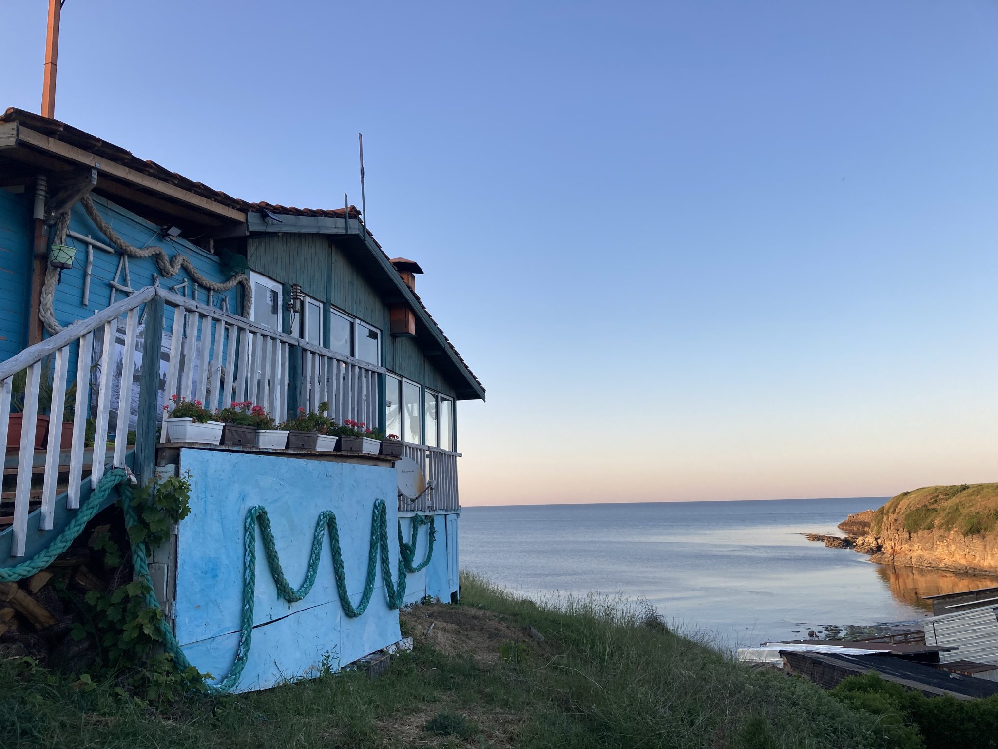 ภาพประกอบบทความคู่มือการขอวีซ่าบัลแกเรีย (Bulgaria) ประเภทพำนักระยะยาว (Permanent Visa) อัปเดตปี 2025 อธิบายขั้นตอนการยื่นเอกสาร เงื่อนไข คุณสมบัติ และค่าใช้จ่าย เพื่อช่วยให้ผู้อ่านเตรียมตัวขอวีซ่าได้อย่างถูกต้องครบถ้วน